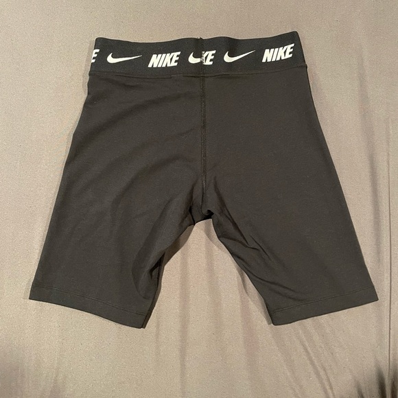 Nike bicycle shorts - Picture 2 of 8